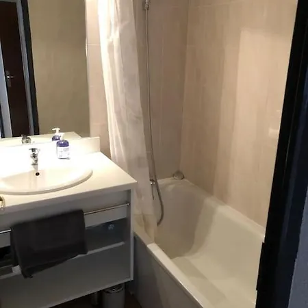 4 Pers. Piscine Et Literie Toute Neuve. Appartement *